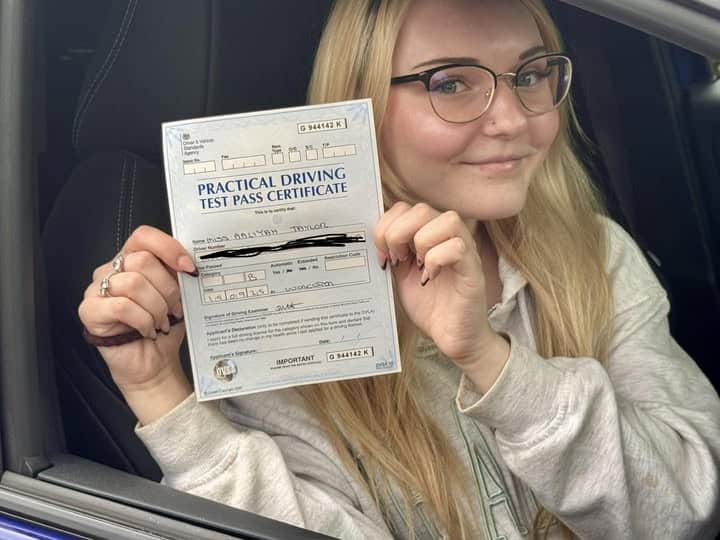 Aaliyah Aaliyah passed her driving test after taking automatic driving lessons in Worcester.